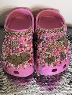 Croc Jibbitz Ideas, Kids Crocs, Bling Bottles, Curvy Casual Outfits