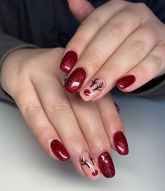 Festive Reindeer Nail Ideas | Christmas Manicure Ideas to Try this season | Xmas Rudolf Reindeer Gel Mani Ideas #christmasnails Gel Mani Ideas, Christmas Nails Rudolph, Christmas Nails Reindeer, Christmas Manicure Ideas, Rudolph Nails, Nail Ideas Christmas, Reindeer Nails, Holidays Nails, Artist Hue