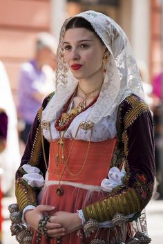 Sardinian woman, Italy, by Carlo Marras Costumes Around The World, Italian Women, Folk Dresses, Italian Outfits, Art Dress, Folk Costume