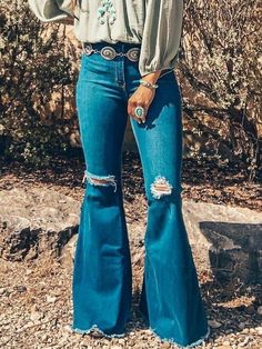 Country Jeans, Denim Style Casual, Country Fits, Fashion Expression, Country Outfit, Casual Country Outfits, Cowgirl Outfit, Cowgirl Accessories, Southern Outfits