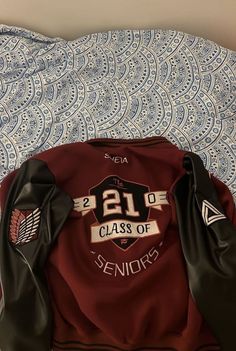 Matric Baseball Jacket Ideas, Old School Senior Jackets, Senior Jacket Aesthetic, Aesthetic Senior Jackets, Varsity Hoodie Design, School Varsity Jacket Back Design, Senior Jackets Back Design Ideas, Old School Jacket For Seniors, Highschool Varsity Jacket