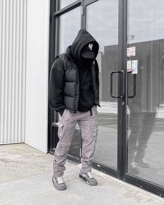 Hypebeast Mens Outfits, Men’s Winter Fashion Street Wear, Black Mens Winter Outfits, Cold Streetwear Outfits Men, Fall Outfits Men Casual, Nice Outfits For Men Street Styles, Grey And Black Outfits Men, Mens Winter Streetwear Outfits, Ny Drip Outfit Men