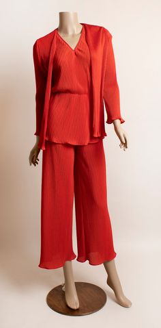 Chic Red Wide Leg Pantsuit, Red Wide Leg Sets For Spring, Red Straight Pantsuit For Spring, Retro Red Pants For Work, Retro Red Pants For Workwear, Red Straight Pants Sets For Spring, 70s Suit, Womens Suits, Vintage 1970s