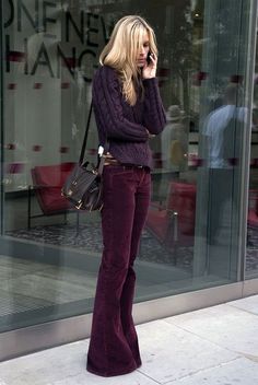 Chic Rockstar Outfit, Afropunk Street Style, Mid Size Classic Outfits, Red Tee Shirt Outfit, Scorpio 2023, Burgundy Outfit, Stephane Rolland, Winter Chic, Mode Casual