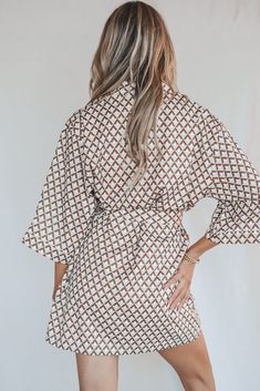 Tonight is the night to be best dressed!! We give you the perfect Summer night kimono dress! Chocolate geo print short sleeve kimono dress, detachable bet, not lined Material is Polyester Hang to dry Model is 5'9 wearing a small SHOP THE LOOK Small Medium Large Length 32" 33" 34" Bust 22" 23" 24" Patterned Dresses With Kimono Sleeves For Summer, Chic Printed Dresses With Kimono Sleeves, Chic Printed Dress With Kimono Sleeves, Belted Mini Dress With Short Sleeves For Vacation, Printed Short Sleeve Loungewear Dress, Chic Short Sleeve Loungewear Dress, Summer Dresses With Geometric Pattern And Short Sleeves, Chic Loungewear Dress With Tie Waist, White V-neck Dress With Geometric Pattern