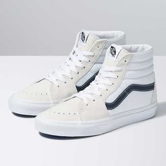 Classic Sport SK8-Hi Shoe Mid Top Shoes, Tenis Vans, Vans Store, Dress Blues, Vans Sk8 Hi, High Top Vans, Swag Shoes, Sk8 Hi, Vans High Top Sneaker