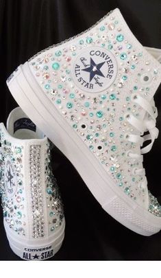 Bedazzled Shoes Diy, Bride Sneakers, Converse Boots, Custom Wedding Shoes, Bling Converse, Jeweled Shoes