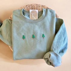 Cozy up with our Christmas Trees Crewneck Sweatshirt this Christmas season! It is also a great gift to your loved ones who loves pine trees! - Sweatshirt is super soft and comfy! ♡ - Sweatshirt composition: 50% cotton, 50% polyester - All our sweatshirts run a unisex fit. They are naturally oversized, so we normally recommend your true size. But if you like a more baggy look, we recommend sizing up. - These letters are iron-on patched and is heat pressed, not embroidered. But rest assured they'v Christmas Sweatshirts Embroidery, Hand Embroidered Christmas Sweatshirt, Christmas Embroidery Ideas, Embroidery Sweaters, Artsy Fashion, Embroider Ideas, Genius Hour, Diy Sweatshirt, Embroidery Sweater