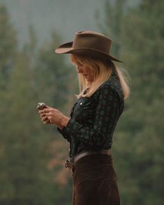 Yellowstone Outfits, Holy Chic, Style Guru, Button Outfit, Cowboy Up