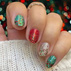 Color Street Christmas Combos, Color Street Christmas, Christmas Nail Colors, Xmas Color, Quick Nail Art, Nail Work, Nail Color Combos, Mixed Mani, Manicure Colors