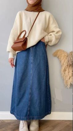 Modest fall outfit | hijabi fashion Earthy Modest Outfits, Autumn Outfits Hijab, Jeans Skirt Outfit Hijab, Fall Outfits Hijab, Fall Hijab Outfits, Muslimah Fashion Casual, Stylish Outfits Casual, Best Winter Outfits