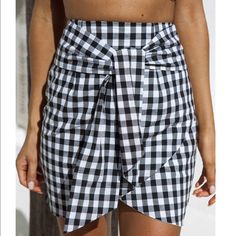 New Without Tags Black And White Gingham Checkered Wrap Skirt. Size Large. Plaid Pencil Skirt For Spring, Plaid Pencil Skirt For Spring Season, Summer High Waist Plaid Mini Skirt, High Waist Plaid Mini Skirt For Summer, Casual Plaid Mini Skirt For Day Out, Gingham Skirt For Summer Picnic, Summer Gingham Skirt For Picnic, Spring Gingham Mini Skirt, White Skirt For Spring Picnic