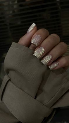 New Years Manicure Ideas, New Year Manicure, Nails New Year, New Year Nails, Pink Chrome Nails, Nagellack Trends, Chrome Nails Designs, Nails Desing, Minimalist Nails