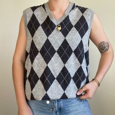 Club Room Mens 100% Merino Wool Gray Argyle Preppy V Neck Sweater Vest Sz M **NOT VINTAGE** Size M Originally a mens but can be worn unisex  Color: gray  100% merino wool V neck  Lightweight Modeled on a medium/size 6/ 5 foot 7/ 140lbs Collar to hem: 27" Pit to pit: 21" V-neck Top With Argyle Pattern For Fall, Casual Argyle Pattern Vest For Fall, Casual Argyle Pattern Top For Fall, Fall Argyle V-neck Top, Fall V-neck Top With Argyle Pattern, Retro Crew Neck Sweater Vest For Fall, Vintage V-neck Top For Layering, V Neck Sweater Vest, Argyle Vest