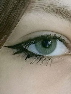 Maquillage Yeux Cut Crease, Vampire Bride, Punk Makeup, Cute Eye Makeup, Interesting Images, Being Creative