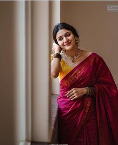 Farewell Saree For Dark Skin Tone, Indian Saree Outfit, Eye Killer, Saree Outfit, Saree Wearing Styles, Product Photoshoot, Saree Wearing, Casual Indian Fashion, Plain Saree