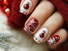 christmas nails inspirations Christmas Nails Trendy, Christmas Nails Diy, Chic Nail Art, Festive Nail Art, Pretty Nail Designs, 2024 Christmas, Festival Nails, Xmas Nails, Minimalist Nails