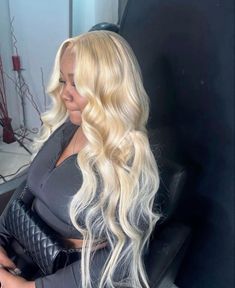 Middle Part Blonde, Frontal Wig Hairstyles, Bun Styles, Dyed Hair Inspiration, Frontal Hairstyles, Pretty Braided Hairstyles, Hot Hair Styles, Dope Hairstyles, Middle Part