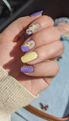 Yellow and lavender nail art Flowers Y2K nailart Done using Holo taco + a cheap yellow polish Spring nails Holotaco Purple Yellow Nails Art Designs, Pastel Yellow And Purple Nails, Spring Nails Yellow Color Combos, Holo Taco Nail Art, Rapunzel Inspired Nails, Spring Nails Yellow