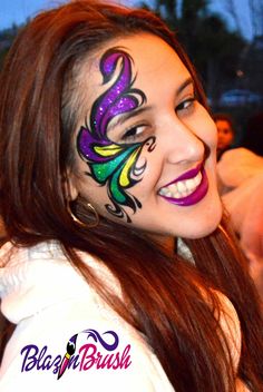 Mardi Gras Face Paint Ideas, Mardi Gras Face Paint, Mardi Grad, Christmas Face Painting, Purple Eye Makeup, Mardi Gras Decorations, Face Painting Designs, Eye Design