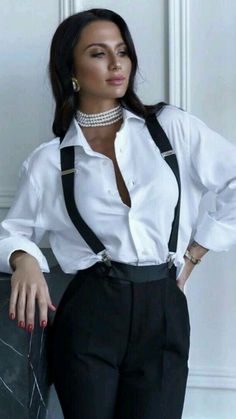 Women In Suspenders, Gatsby Party Outfit, Look Gatsby, Suspenders Outfit, Women In White, Business Lady, White Shirt Outfits, Suspenders For Women