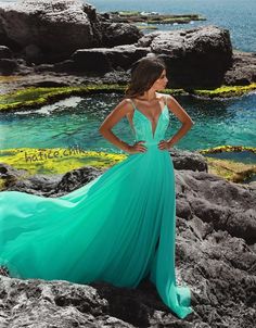 Winter Wedding Venues, Green Wedding Dresses, Green Dresses, Grad Dresses, Evening Party Dress