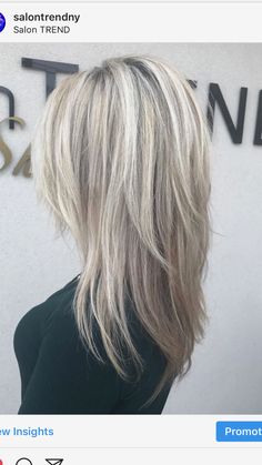 Kort Pixie, Graduation Hair, Silver Blonde Hair, Dark Auburn, Silver Blonde, Blending Gray Hair, Gray Hair Highlights, Beautiful Hairstyles