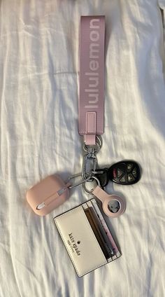 Keychain Lanyard Aesthetic, Car Keys Lululemon, Elegant Car Accessories, Airpod Keychain Aesthetic, Lululemon Keychain Aesthetic Ideas, Classy Car Decor, Car Keychain Aesthetic Ideas, Cute Keys For Car, Lulu Lemon Keychain Aesthetic