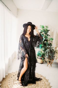 Bohemian Lace Gown For Parties, Lace Jumpsuit Outfit, Eclectic Townhouse, Witch Wedding, Dress Rose Gold, Magical Dress, Halloween Makeup Inspiration, Dress Photo, Lace Dress Vintage