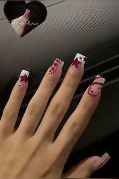 Stars On Acrylic Nails, Acrylic Y2k Nails, Short Nails Inspo Acrylic, Med Square Nails, Square Nails Baddie, Y2k Nails Short Simple, Cute Medium Nail Designs, Nails Design Y2k, 21st Birthday Nail Ideas Short