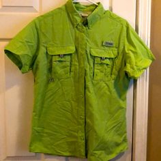 Nwot Never Worn Columbia Pfg Bahama Shirt. Bright Green. Vented Back. 2 Valero Breast Pockets. Button Up. Green Buttoned Tops For Outdoor, Spring Green Outdoor Shirt, Collared Green Shirt For Outdoor, Green Button-up Top For Outdoor, Green Collared Camp Shirt With Button Closure, Green Camp Collar Top With Button Closure, Green Button-up Beach Camp Shirt, Green Cotton Button-up Camp Shirt, Green Button-up Shirt With Snap Buttons