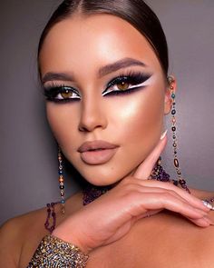 Blue Eyeshadow Makeup, Exotic Makeup, Maquillage Yeux Cut Crease, Makeup Cantik, Drag Make-up, Classy Makeup, Dance Makeup, Bright Makeup