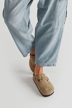 Boston Soft Footbed Birkenstock | Free People Boston Clogs Outfit, Manifest 2023, Clog Outfits, Postpartum Outfits, Boston Soft Footbed, Kitchen Wear, Birkenstock Clog, Cozy Clothes, Fall Wardrobe Essentials