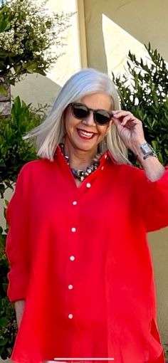 How to Keep your Gray Hair Looking Great - Cindy Hattersley Design Best Blushes, Chic Travel Outfit, Grey Hair Care, Gray Hairstyles, Gorgeous Gray Hair, Hair Light