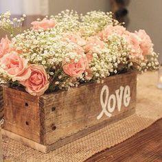 Rustic Planter--could make these and fill with purple flowers Wallpaper Islami, Rustic Planters, Rustic Centerpieces, Rustic Bridal, Bridal Shower Rustic, Rustic Chic Wedding, Decor Table, Cool Ideas, Rustic Chic