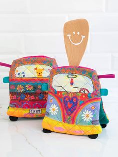 Oven Mitt & Wooden Spoon Set - Van-view 1 Colorful Kitchen Accessories, Face Carving, Baking Set, Carved Designs, Oven Mitt, Bag Clips, Wooden Spoon, Oven Mitts, Natural Life