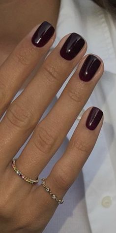 Chic Nail Colors, Almost Black Nails, Maroon Nails Short, Short Maroon Nails, Essie Fall 2022, Winter Gel Manicure, Dip Manicure Short Nails, Fall Manicure Ideas For Short Nails, Short Winter Nails 2022