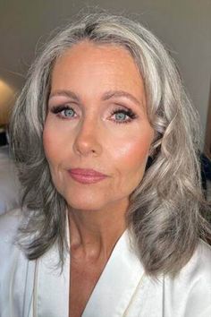 mother of the bride makeup ideas Wedding Makeup Older Bride, Makeup Looks For 50 Year Old Women, Bride Make Up Ideas, Makeup Señora, Mother Of The Bride Makeup Over 50, Mum Makeup, Makeup For 50 Year Old