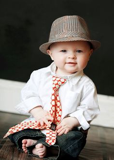 adorable! awesome outfit for baby boy Baby Fotografie, Cool Baby, Creative Class, Retro Baby, Foto Baby, Child Actors, Wearing A Hat, Baby Outfits, 4 Months