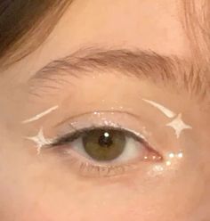 Aesthetic White Eyeliner, White Eyeliner Looks Alt, Brown And White Eyeliner, White Eyeliner For Hooded Eyes, Star Graphic Liner Makeup, White Eyeliner Star Makeup, White Eyeliner Makeup Aesthetic, Eyeliner Downward, Cute White Eyeliner