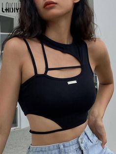 Women Techwear, Tank Tops Y2k, Black Sleeveless Crop Top, Blouses Sleeveless, Techwear Women, Black Blouses, Slim Fit Crop Top, Crop Top Women, Punk T Shirt