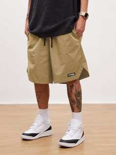 Short Trousers Men, Branding Moodboard, Graphic Shirt Design, Short Men Fashion, Long Shorts, Vintage Streetwear, Hip Hop Fashion, Mens Streetwear, Mens Trousers