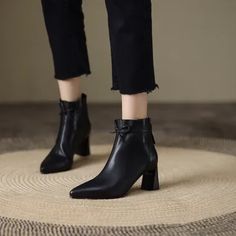 Cow Hide Shoes, Rough Heels, Chunky Heel Ankle Boots, Monochrome Design, Square Head, Heel Ankle Boots, Plaid Blouse, Martin Boots, Pig Skin