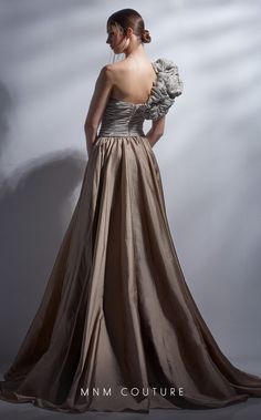 This celestial strapless ball gown’s metallic crepe drapes across the bust, bunching up towards one shoulder to create a bow. The taffeta skirt cascades down from the center of the bodice drawing attention to the waist and flattering beautifully. A must-have piece, order today! Ruffle Long Dress, Bride Attire, Mnm Couture, Taffeta Skirt, Couture Looks, Unique Prom Dresses, Pleated Bodice, Strapless Gown, A Line Gown