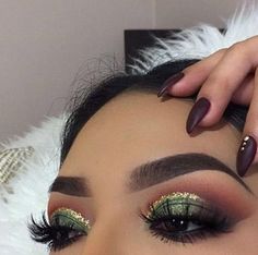 Makeup Verde, Winter Make Up, Day Eye Makeup, Cut Crease Eye, Winter Makeup, Makeup Hacks, Holiday Makeup