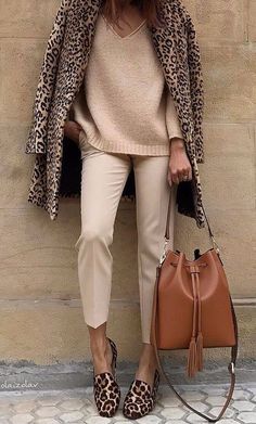 Look Adidas, Health Signs, Skandinavian Fashion, Beige Outfit, Moda Chic, Fashion Trends Winter, Fashion Blogger Style