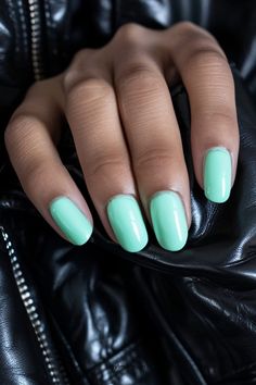 37 Summer Neutral Nails You Can Recreate Easily Summer Neutral Nails, Coastal Outfits, Timeless Nail Color, Cute Summer Shorts, Neutral Nail Designs, Mani Ideas, Shape Nails, Summer Neutrals, Beige Nails