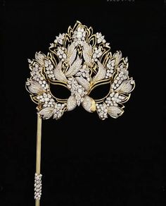 Máscara Haunted Masquerade, Elizabeth Taylor Diamond, Bella Venice, Elizabeth Taylor Jewelry, Masked Ball, Venetian Masks, Mardi Gras Mask, Amber Rose, Carnival Masks