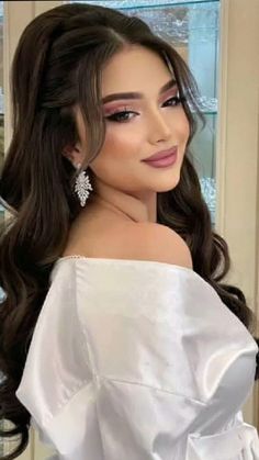 Bridal Hair For Square Face, Hairstyles For Bodycon Dress, Frizure Za Srednju Dužinu Kose, Grad Makeup, Quince Hair, Glam Bride Makeup, Glam Bride, Night Hairstyles, Hairdo Wedding