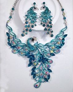 Peacock Necklace, A Necklace, Gorgeous Jewelry, Necklace And Earrings, Pretty Jewellery, Bling Bling, Beaded Embroidery, Crystal Jewelry